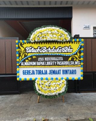 Papan Bunga Duka di Sungai Laur
