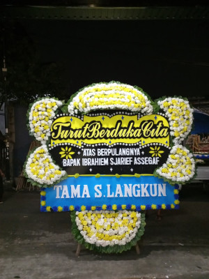 Papan Bunga Duka di Sungai Laur
